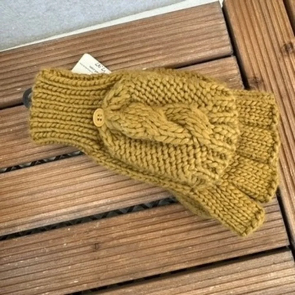 Mitten Fingerless Gloves Mustard Yellow Cable Knit Convertible NEW